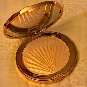 Makeup Revolution Glow Splendour Highlighter